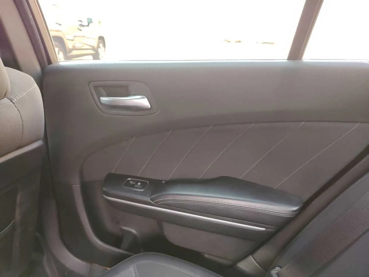 Car image 34