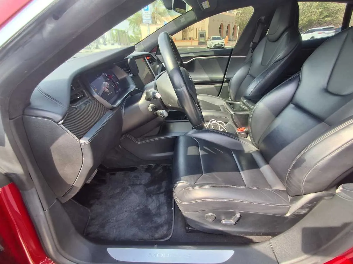 Car image 12