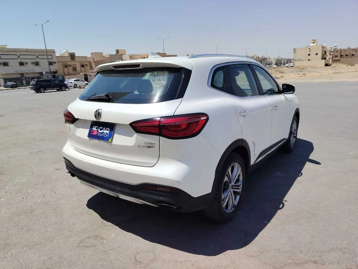 Car image 5