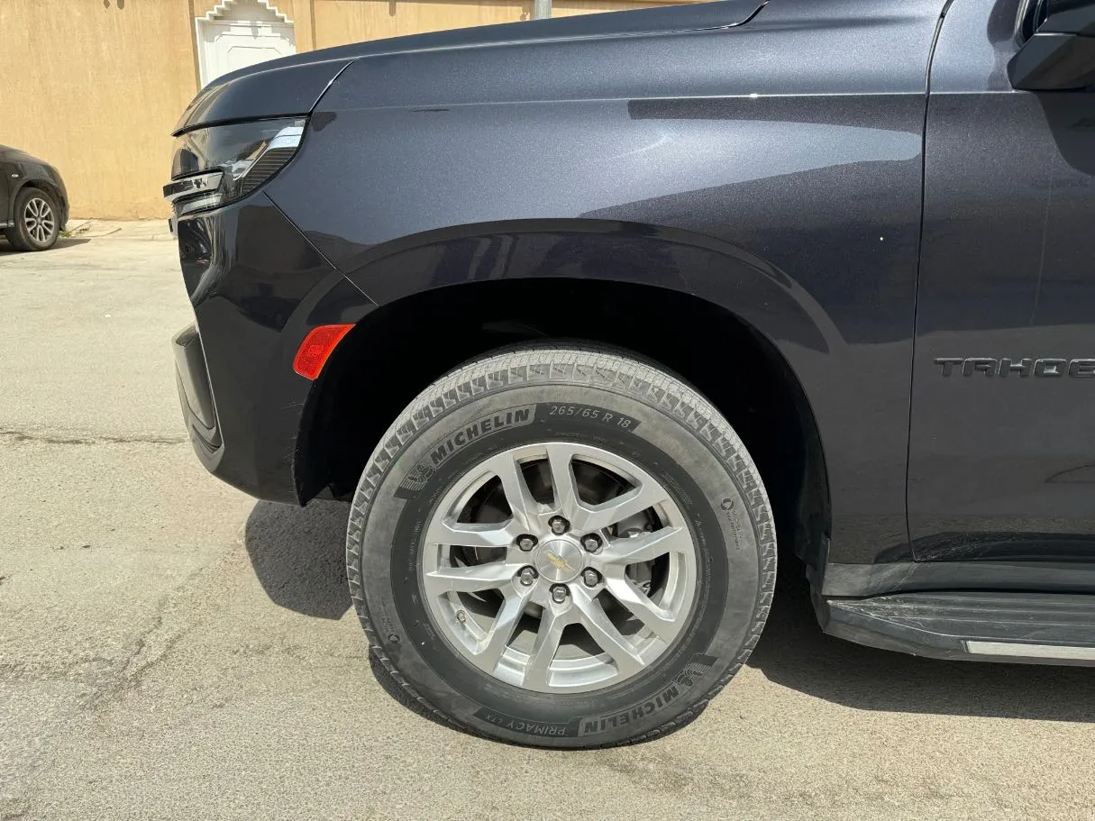 Car image 9