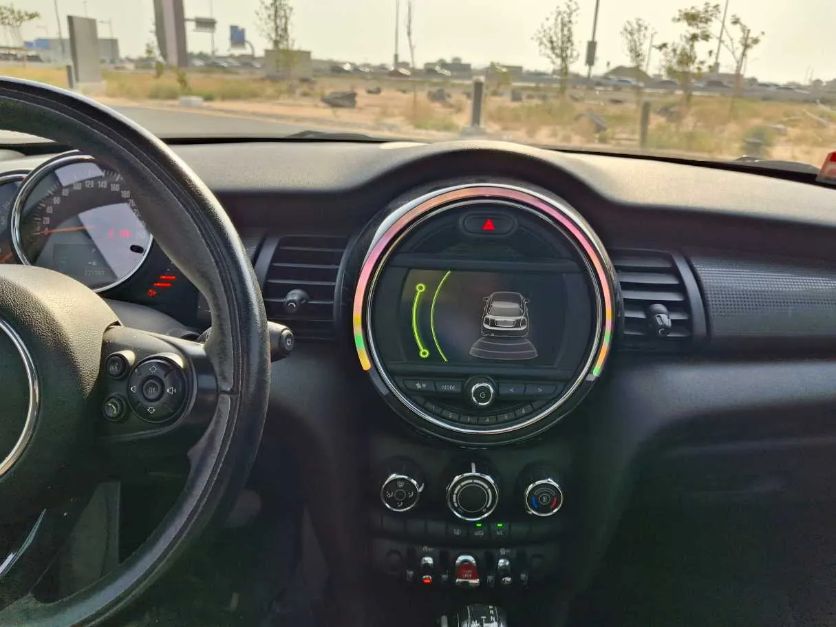 Car image 16