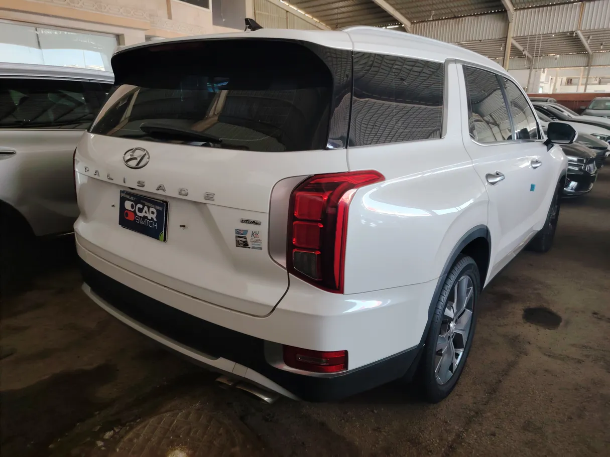 Car image 5
