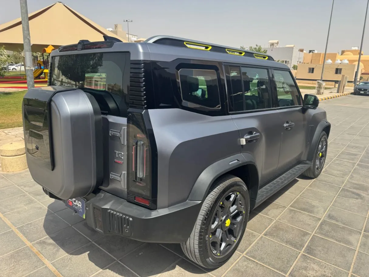 Car image 5
