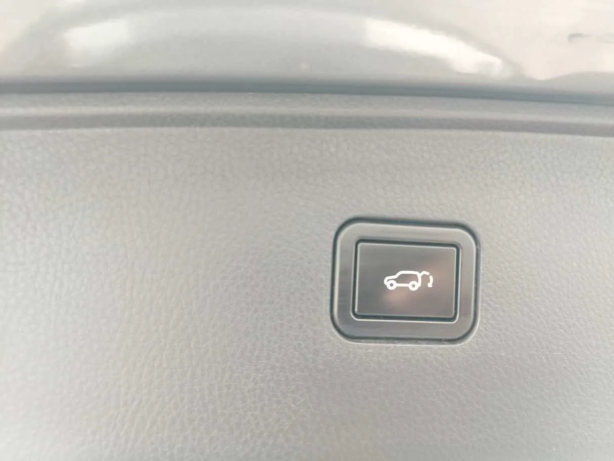 Car image 36