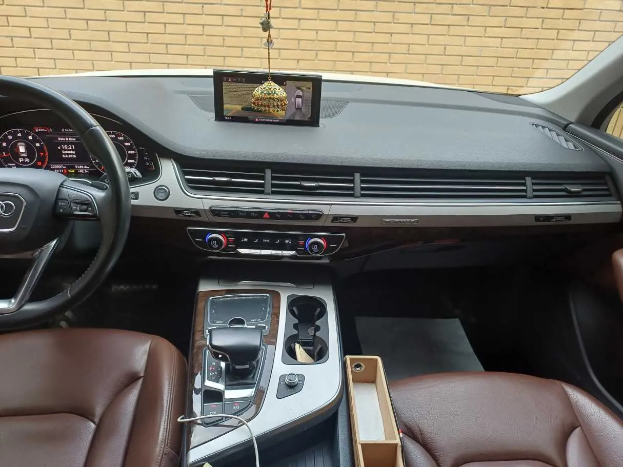 Car image 16