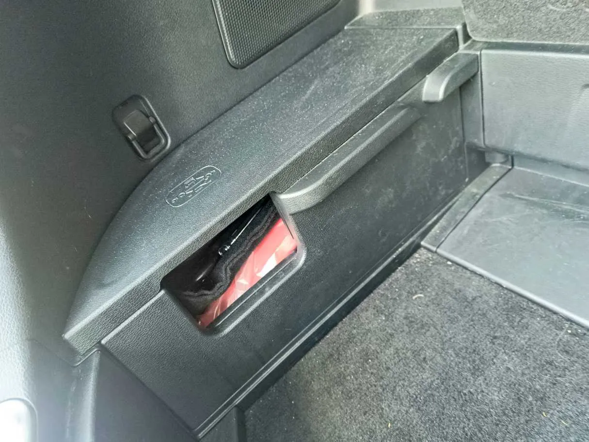 Car image 34
