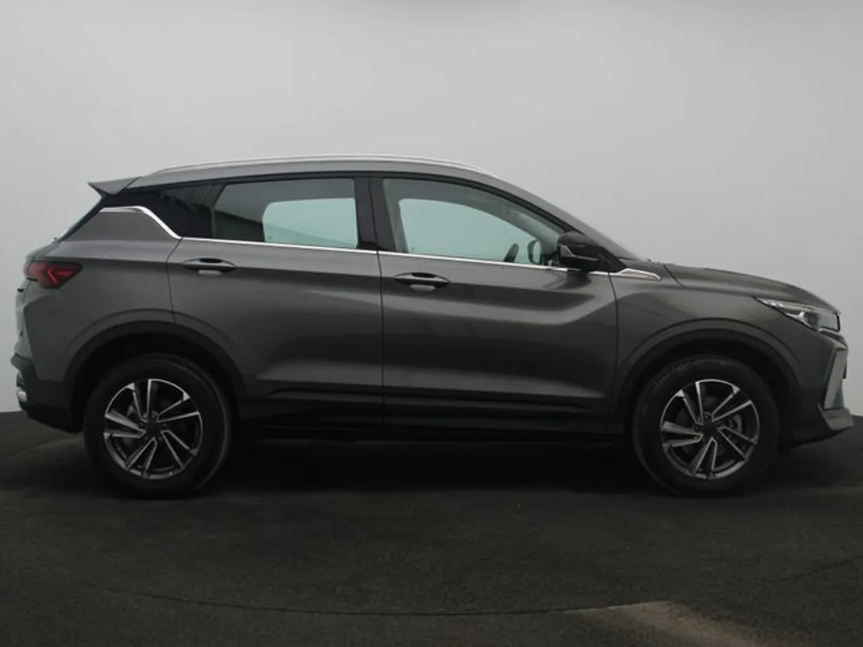 Car image 13