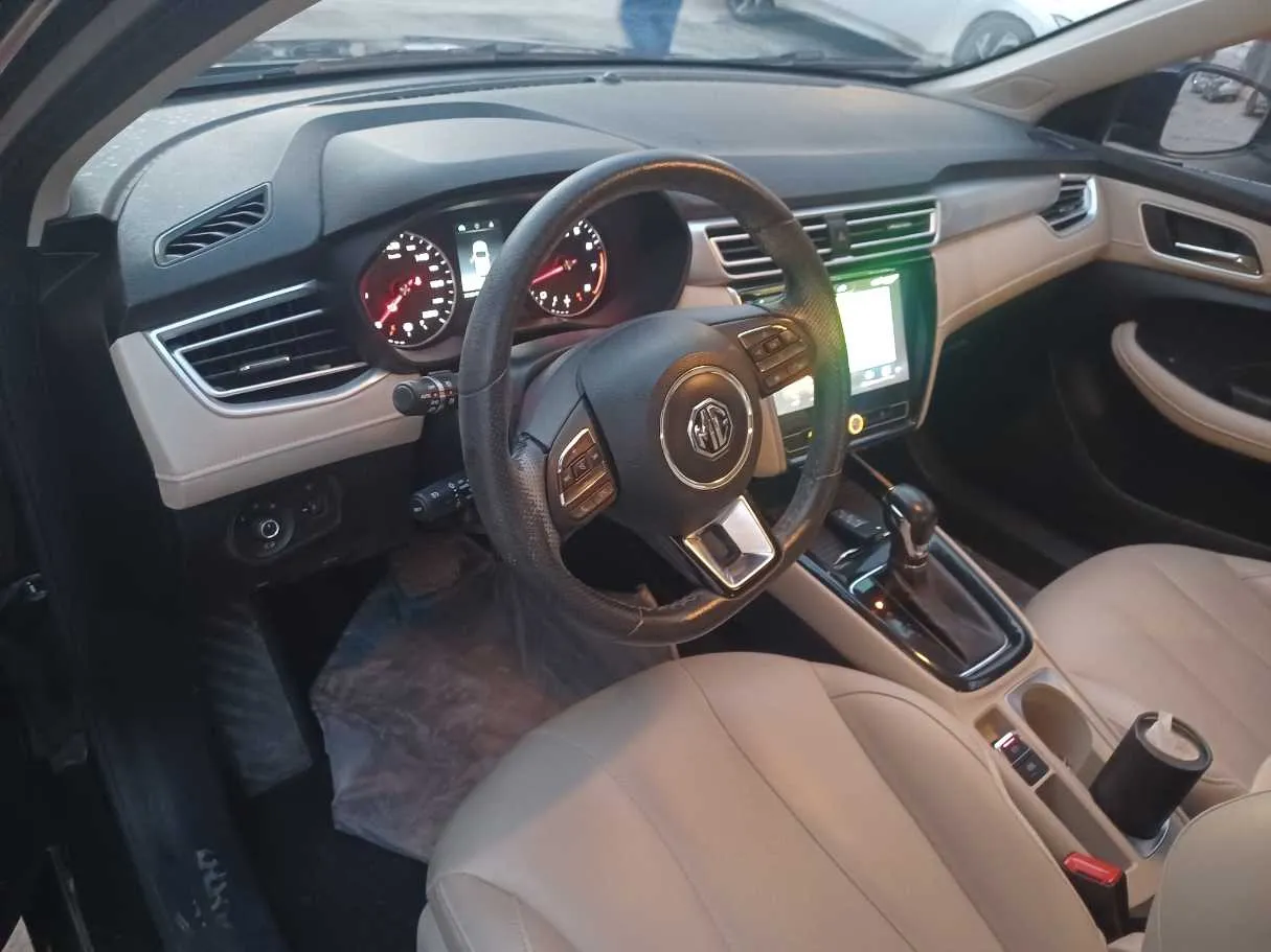 Car image 11
