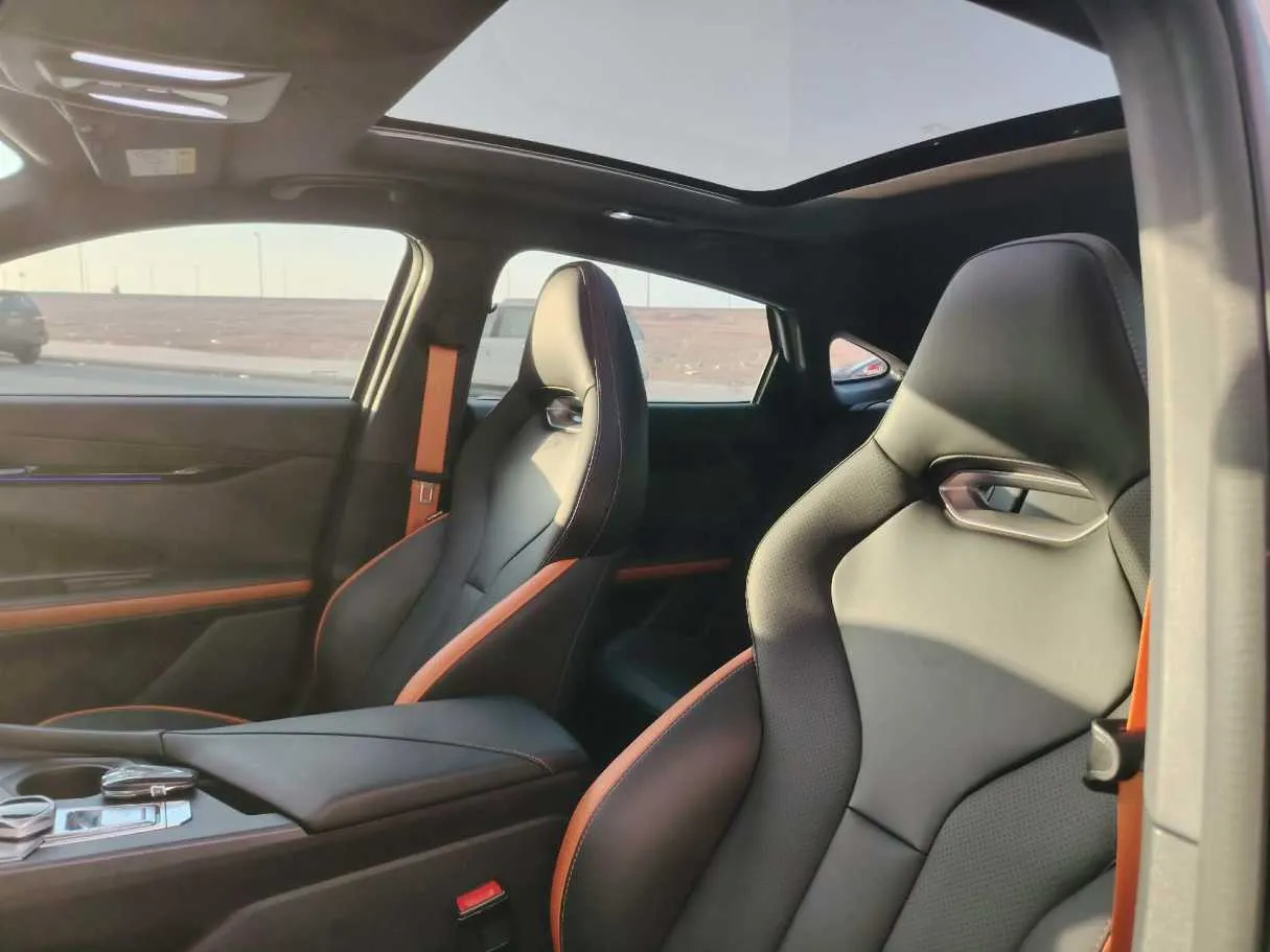 Car image 14