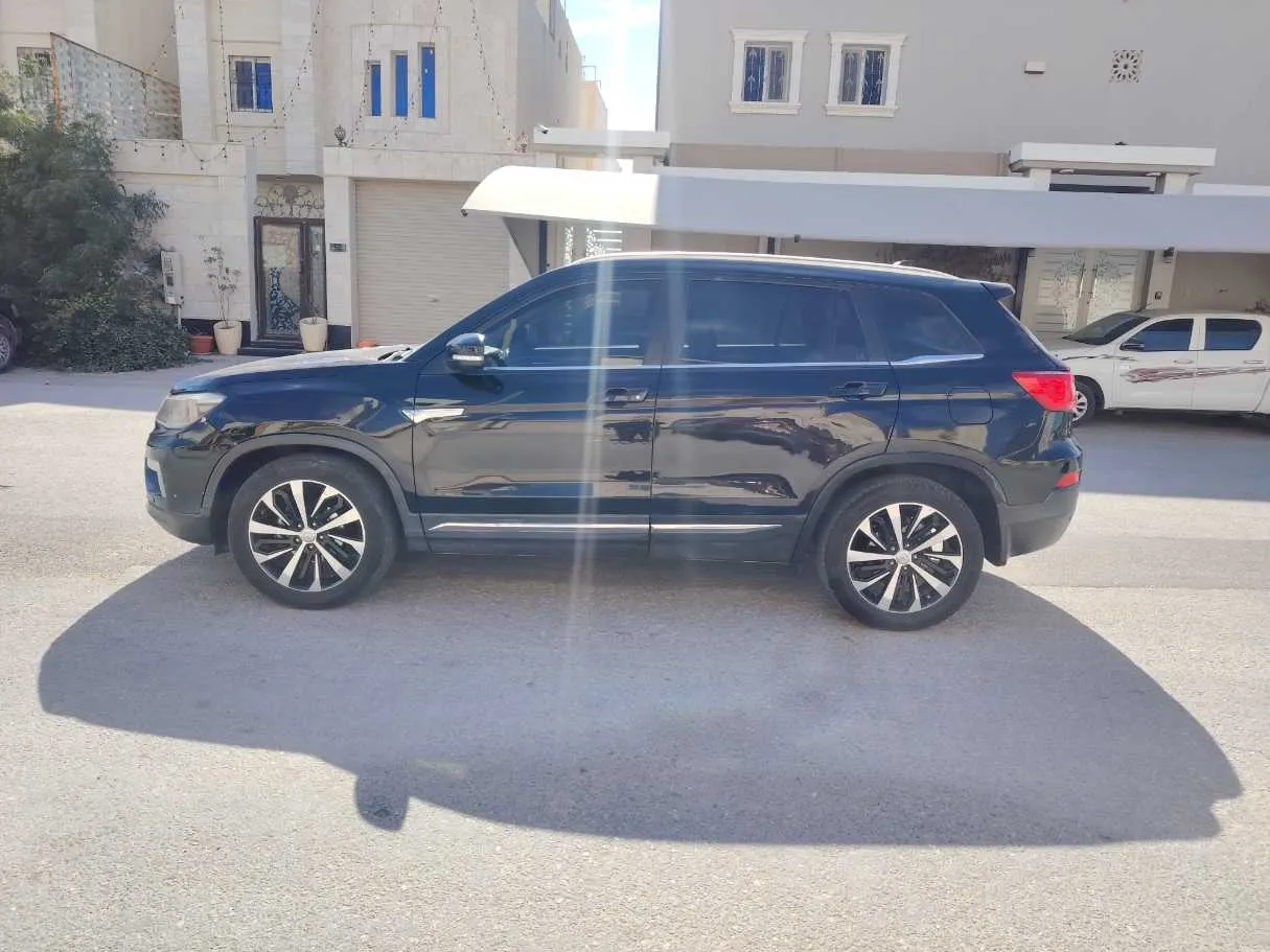 Car image 8