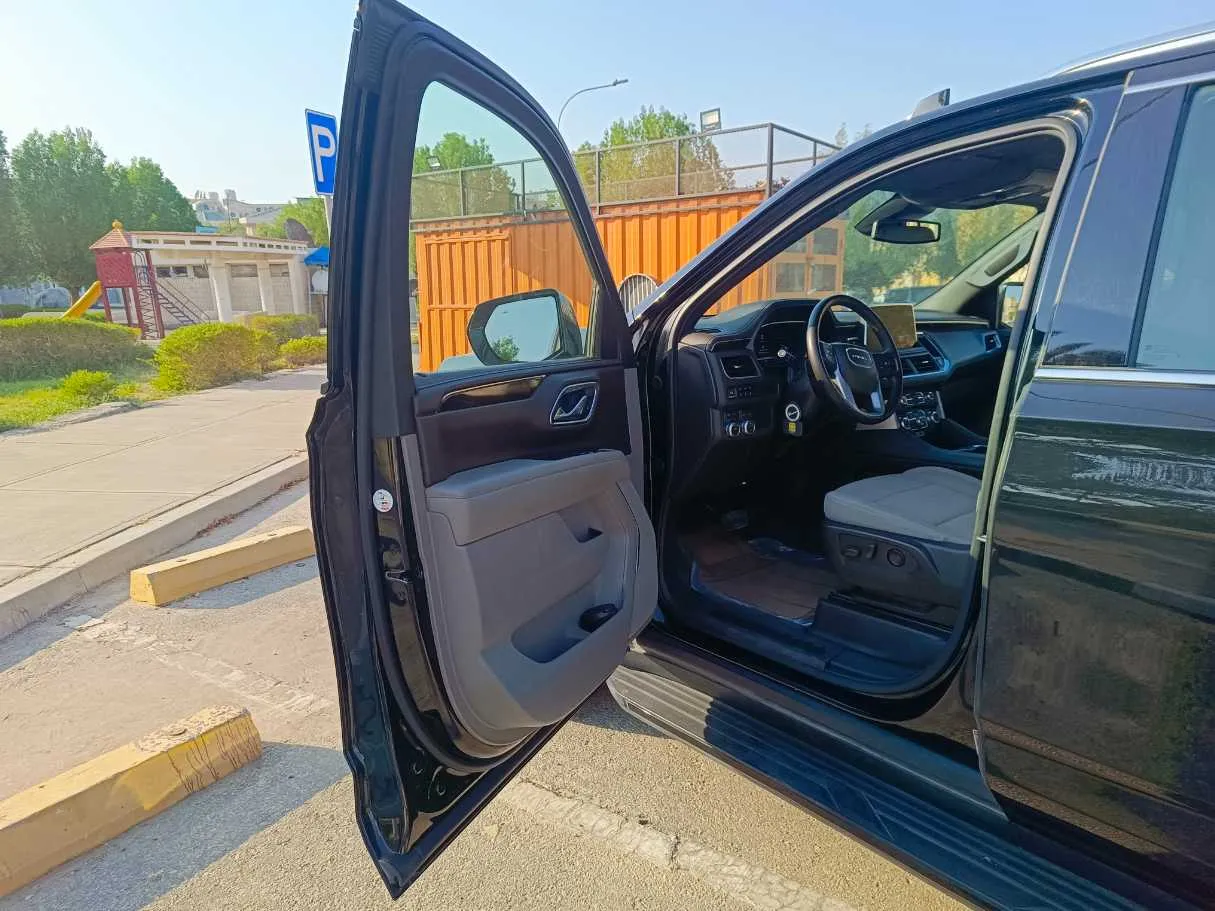 Car image 11