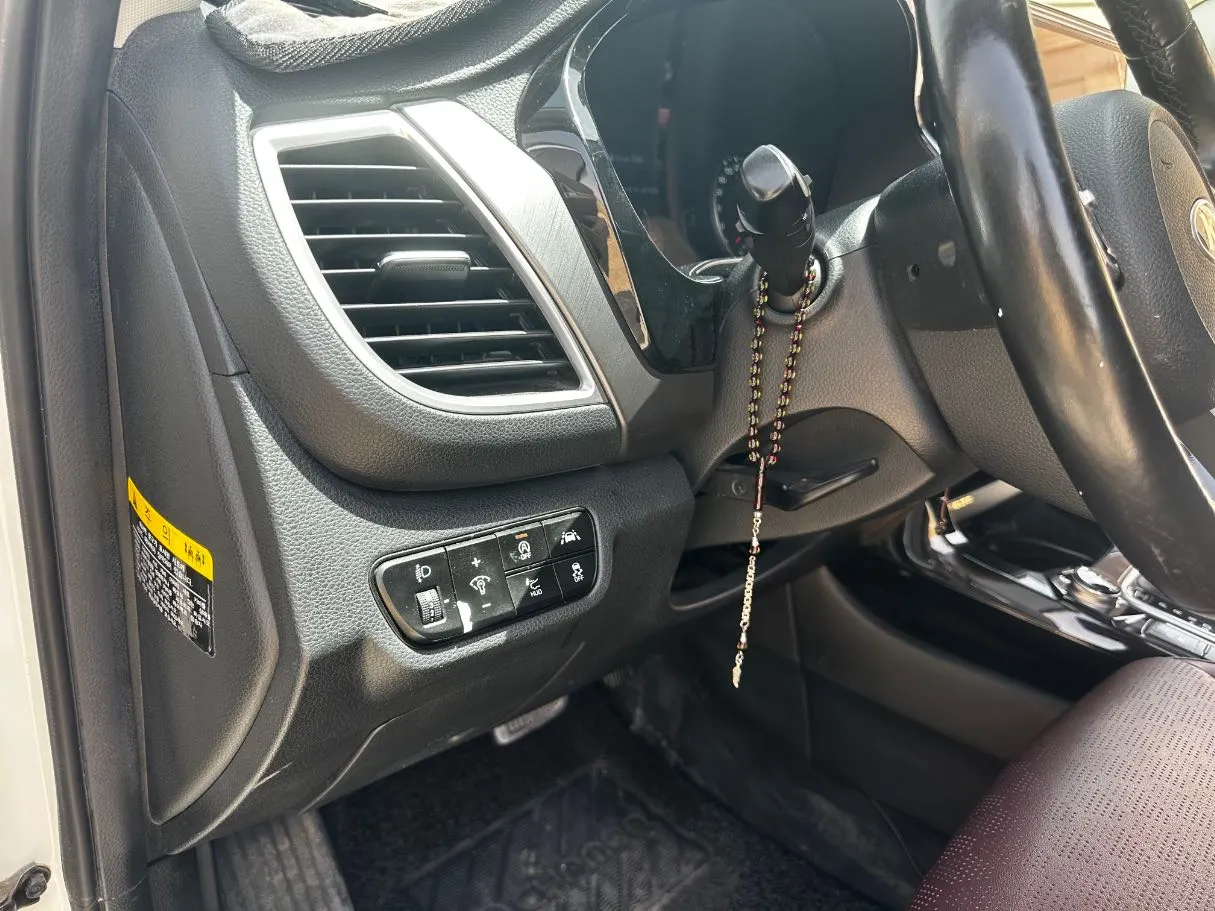 Car image 28