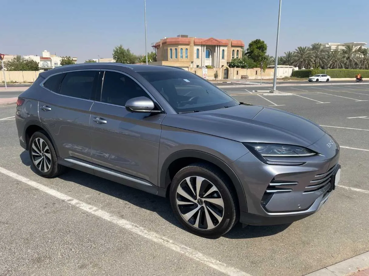 Car image 3
