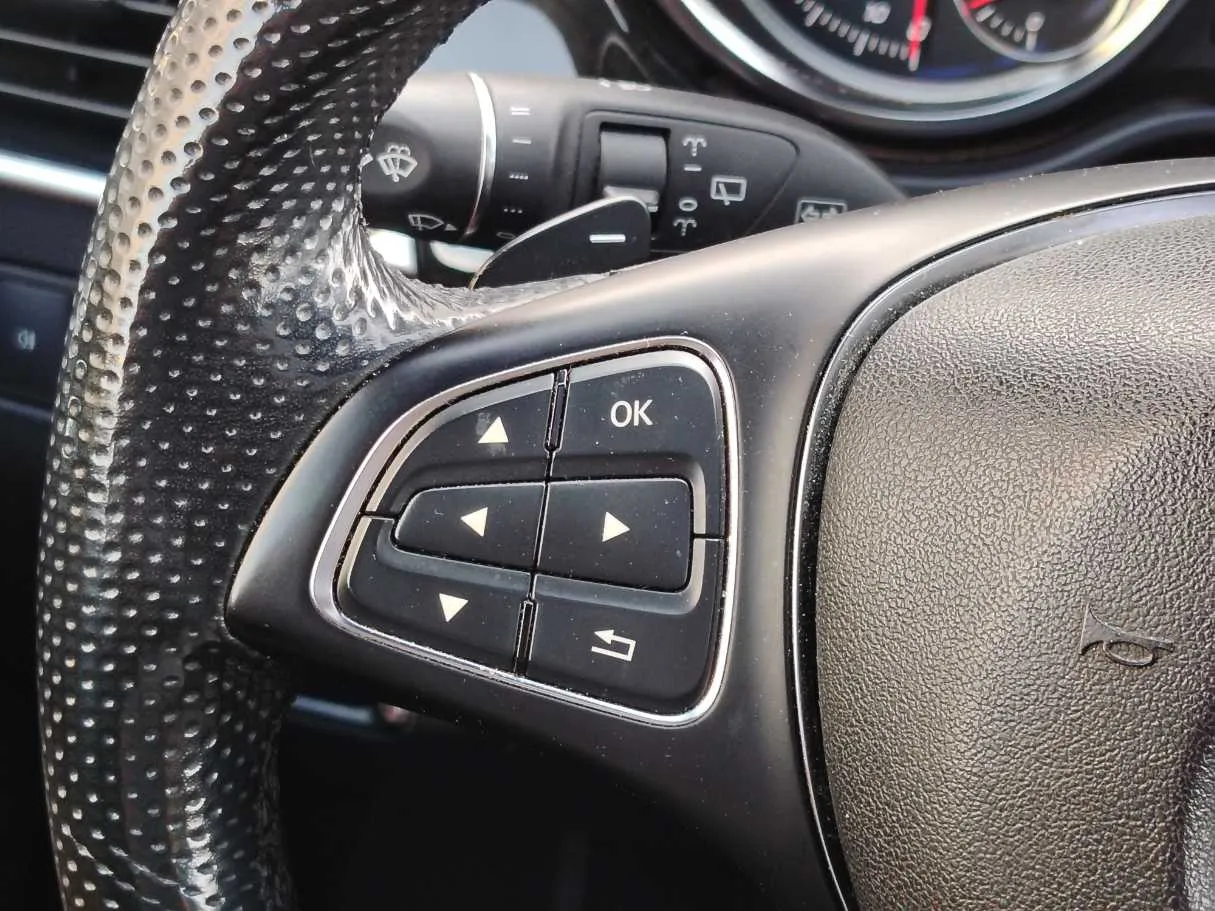 Car image 35