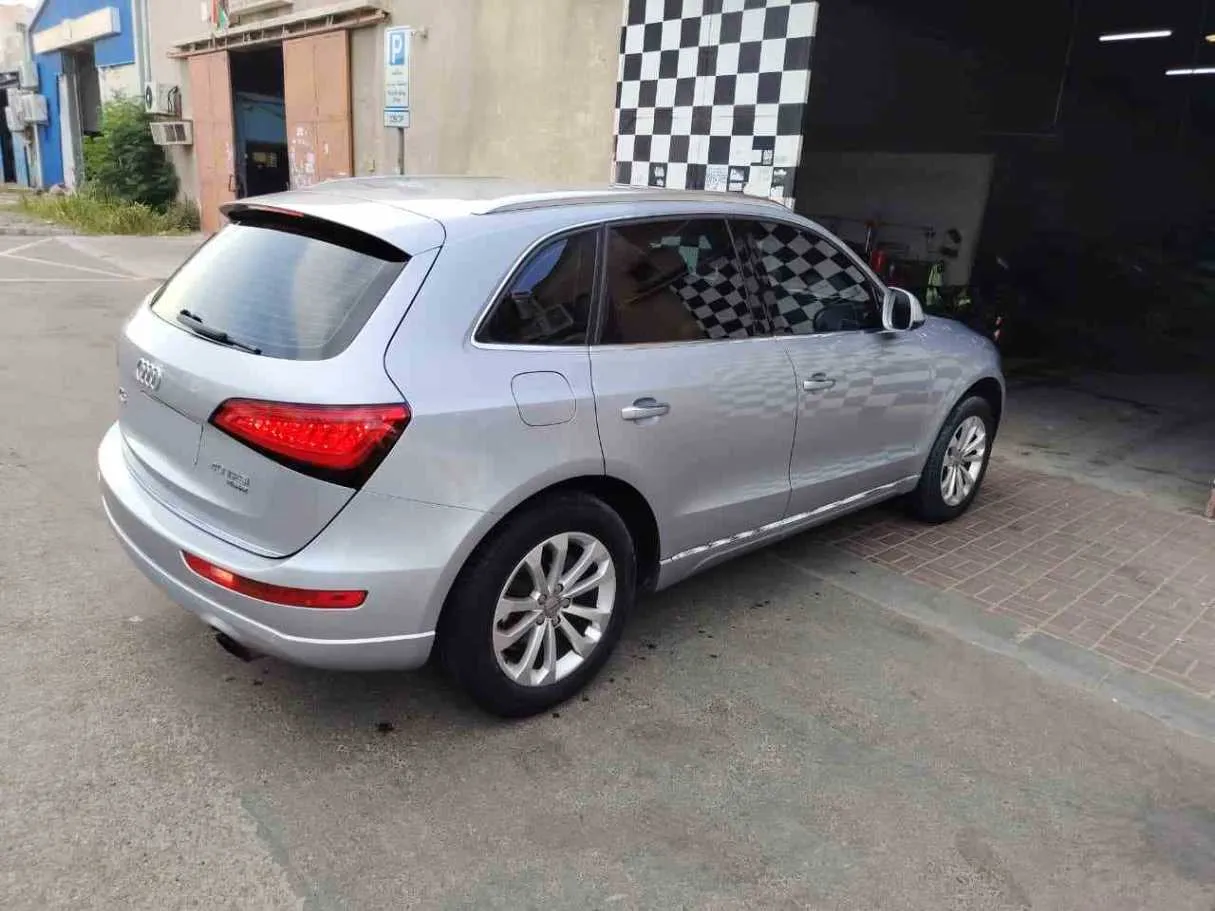 Car image 7