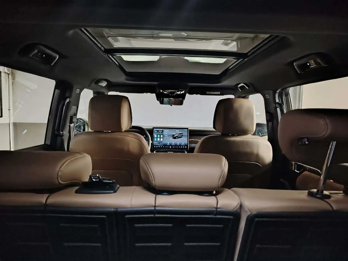 Car image 19