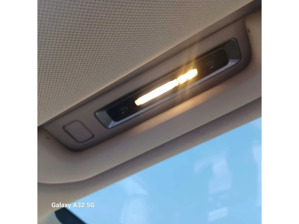Car image 29