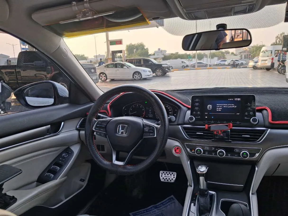 Car image 16
