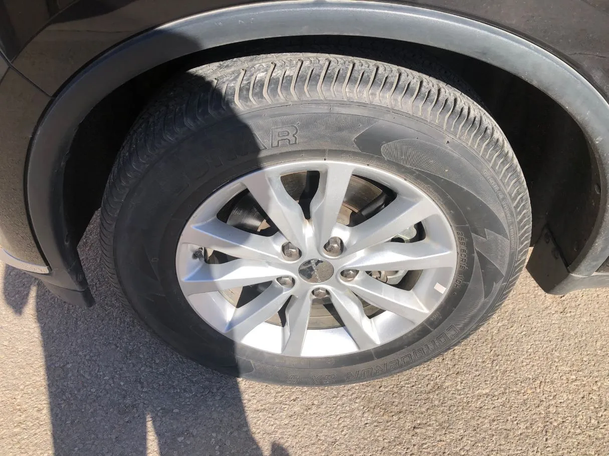 Car image 10