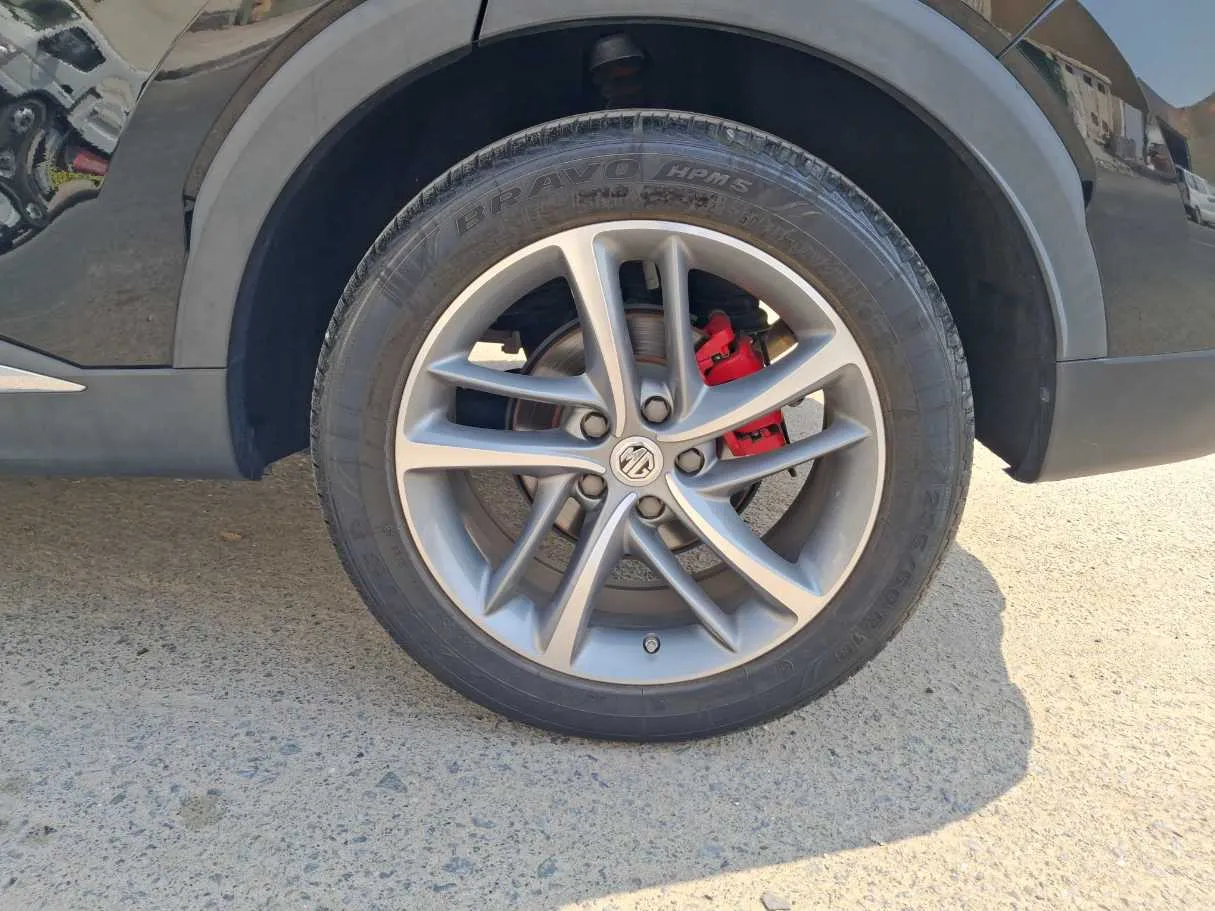 Car image 9
