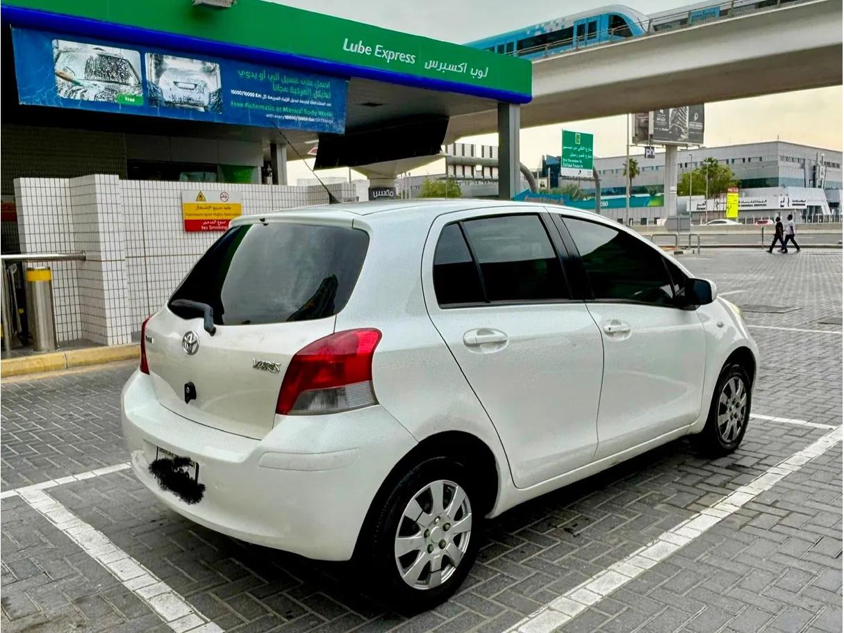 Car image 3
