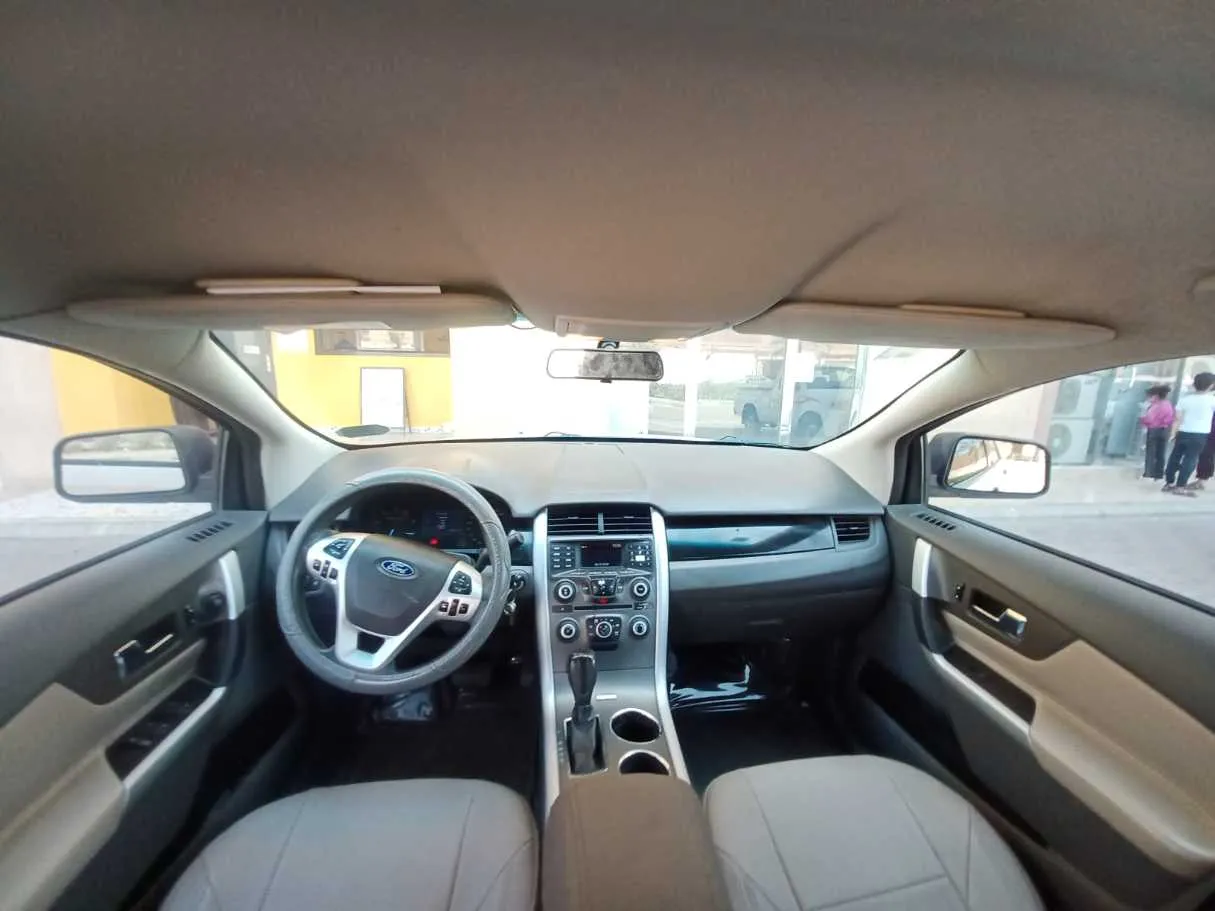 Car image 14