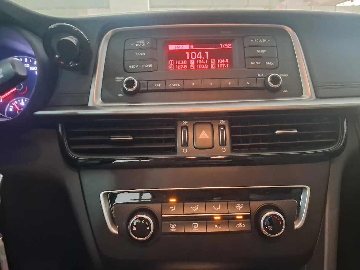 Car image 12