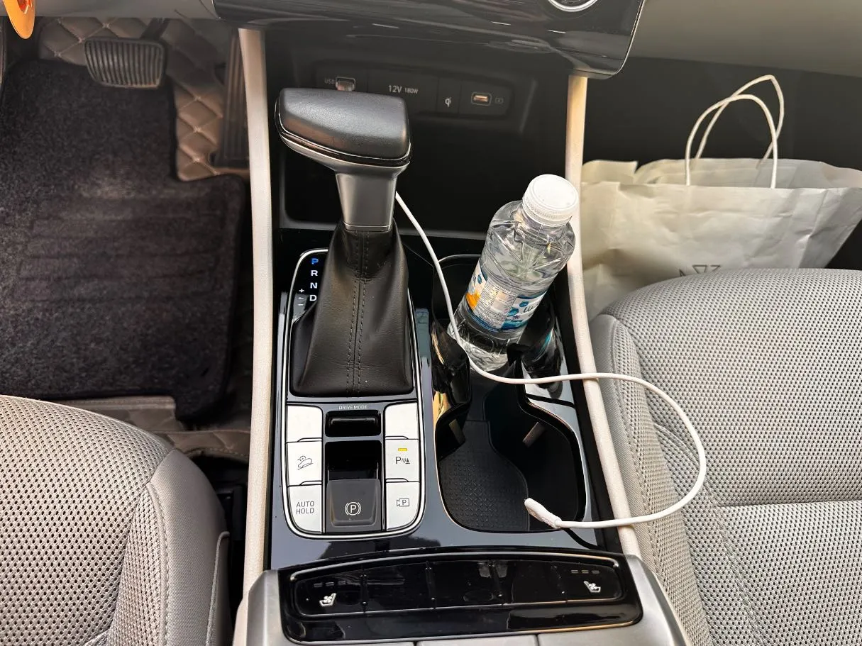 Car image 19