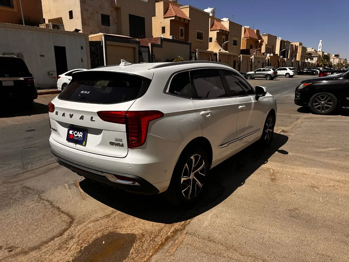 Car image 5