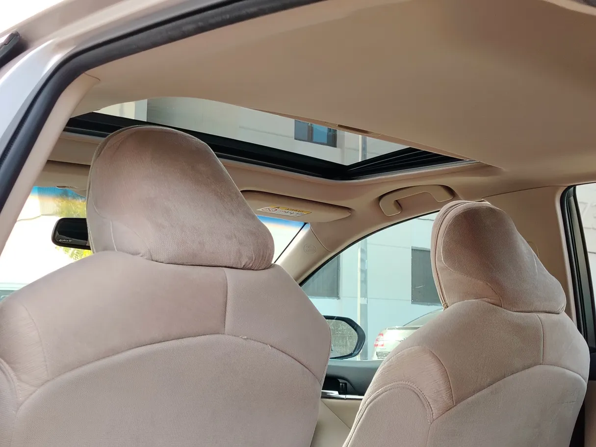 Car image 17