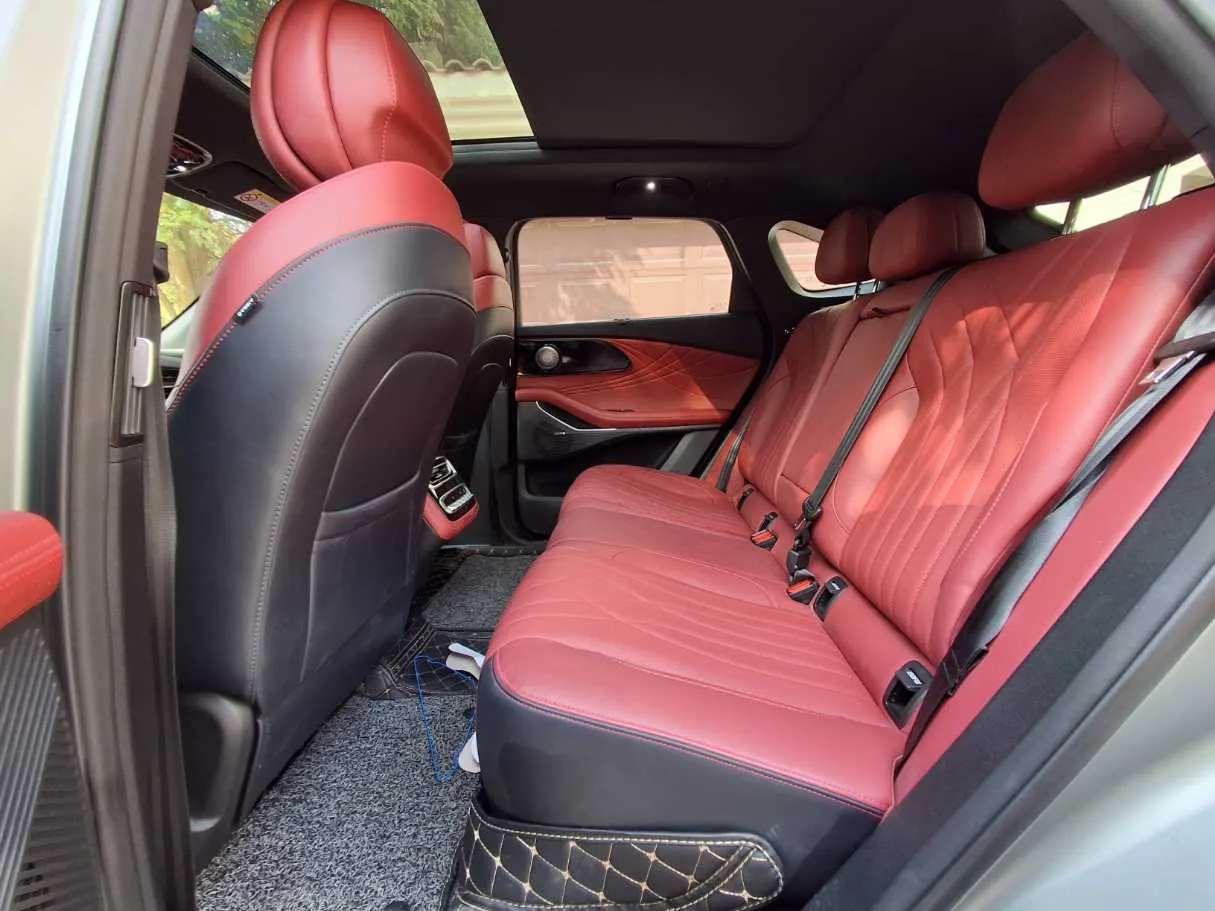 Car image 13