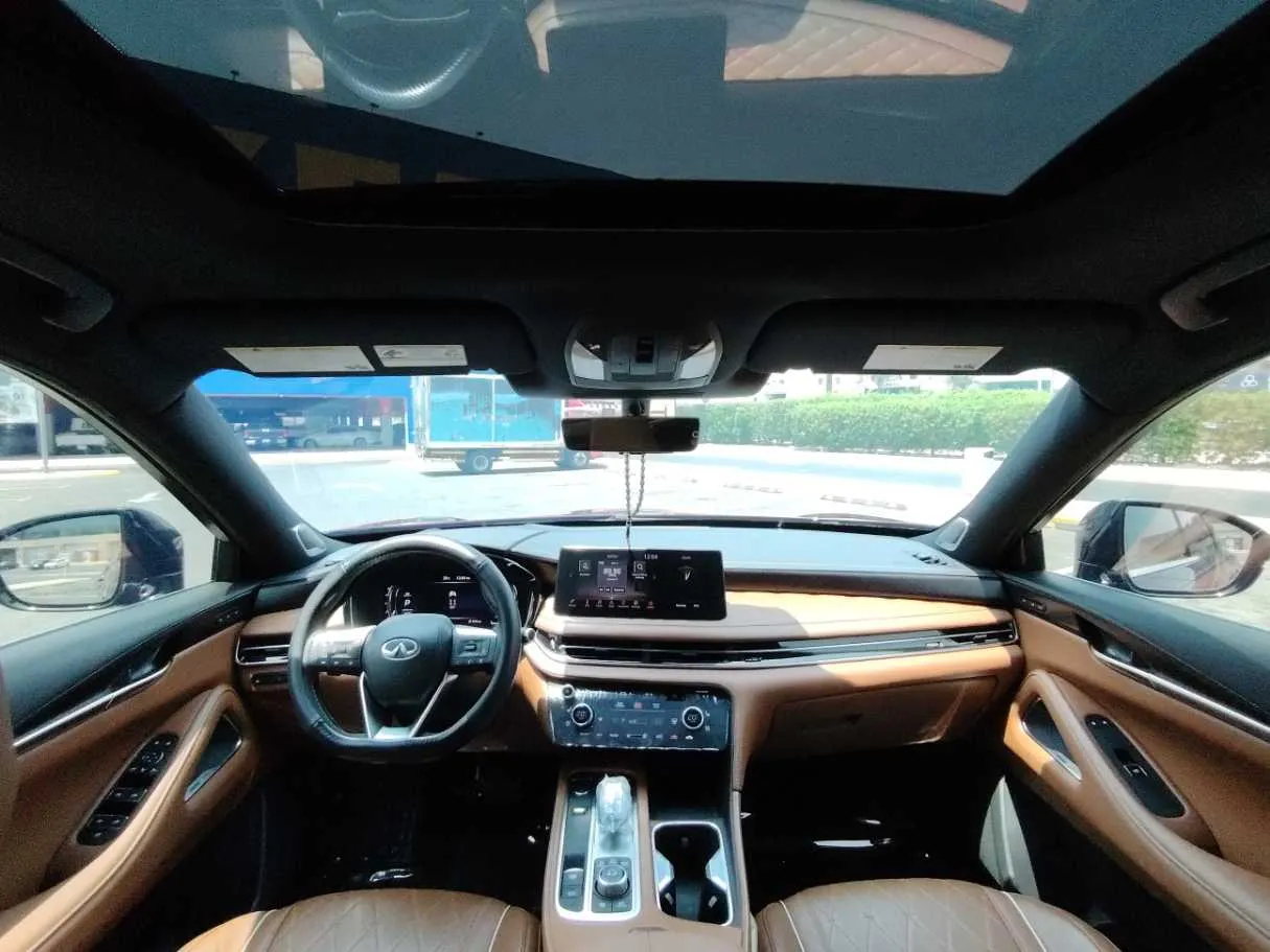 Car image 18