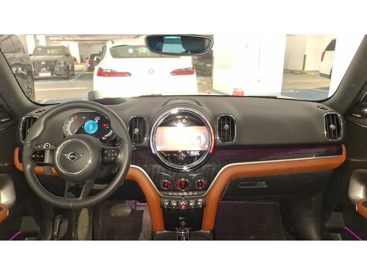 Car image 14