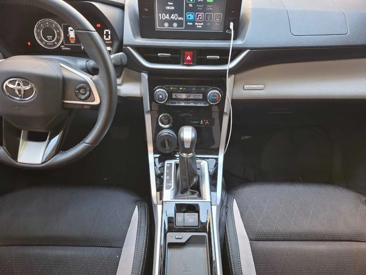 Car image 17