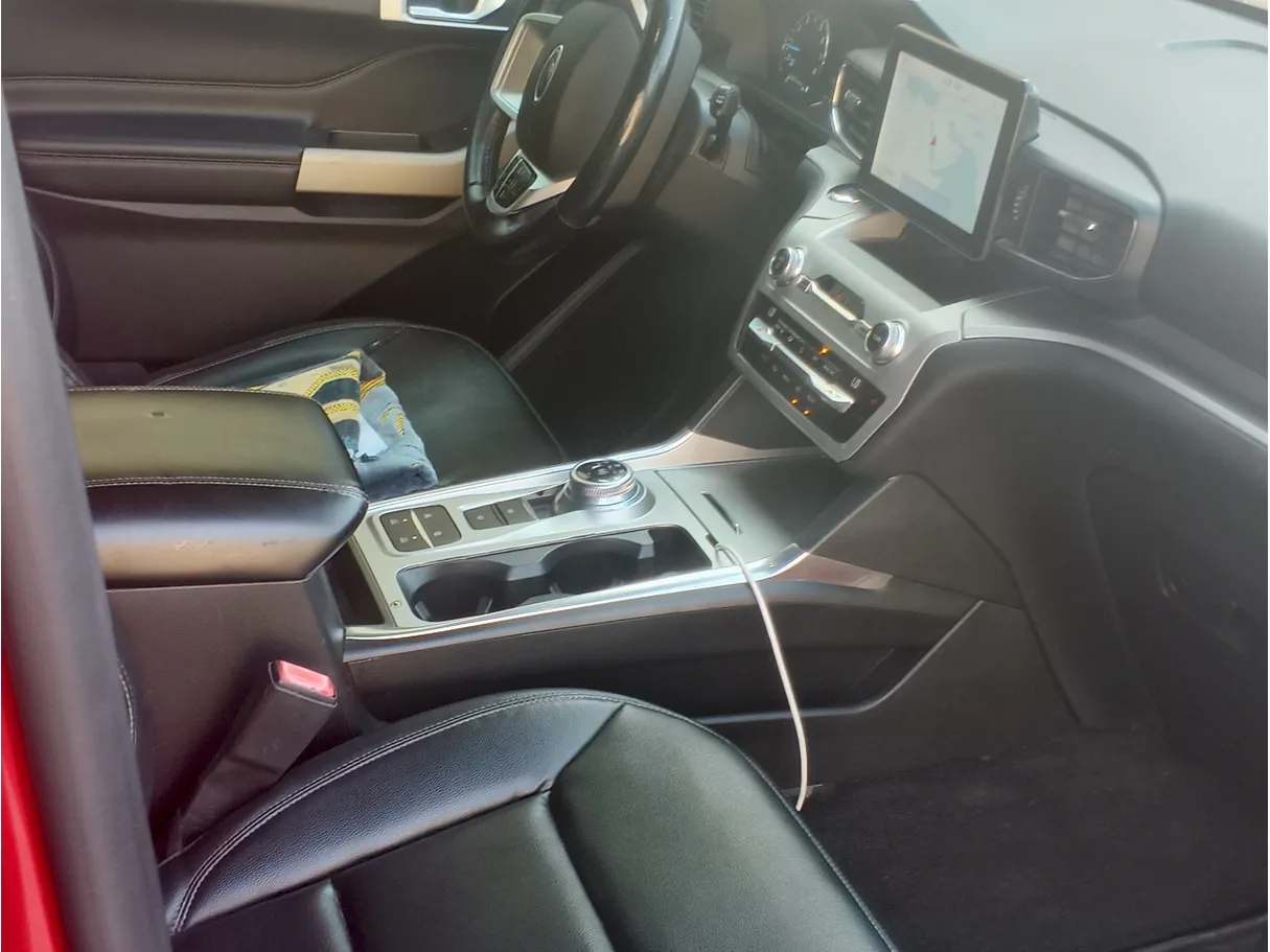 Car image 9