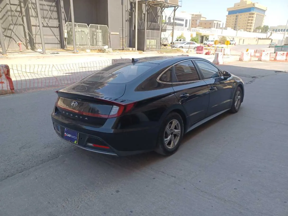 Car image 5