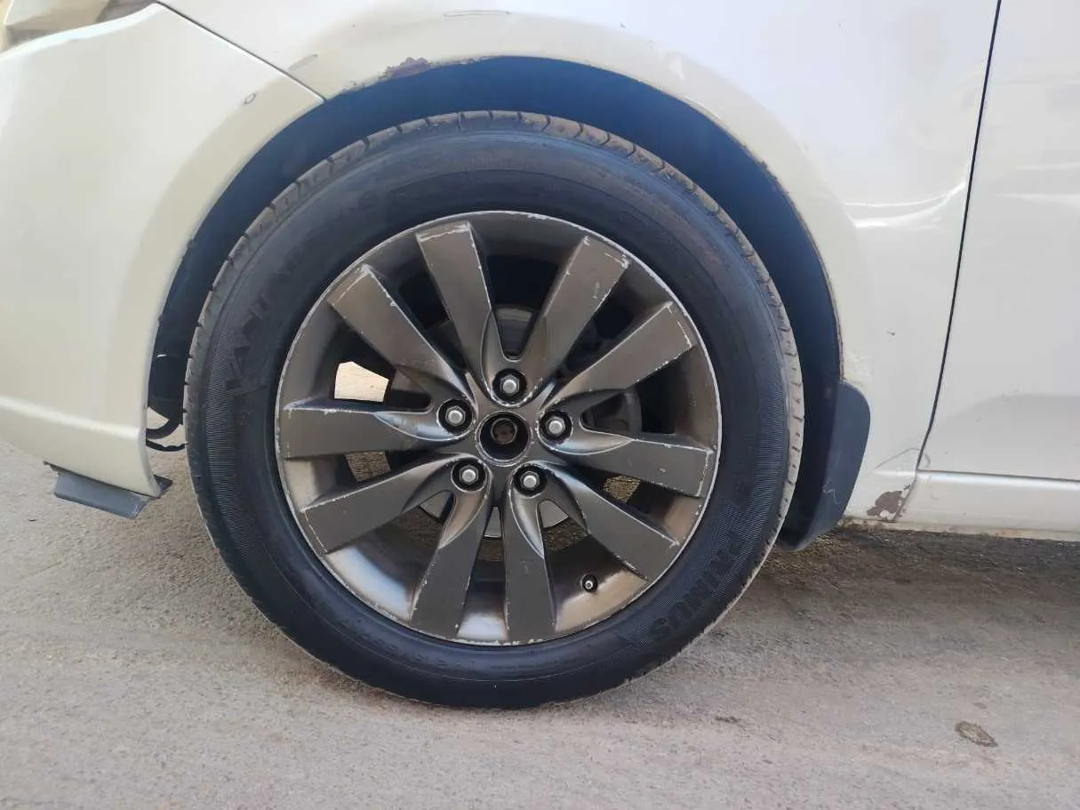 Car image 10