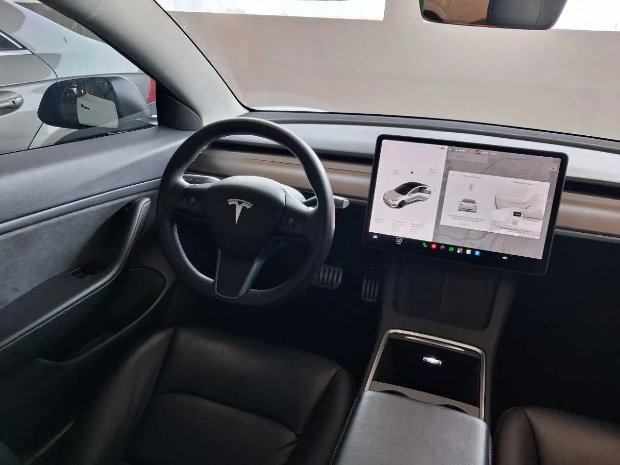 Car image 23