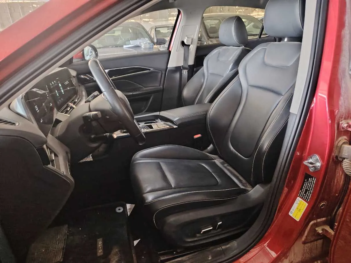 Car image 16