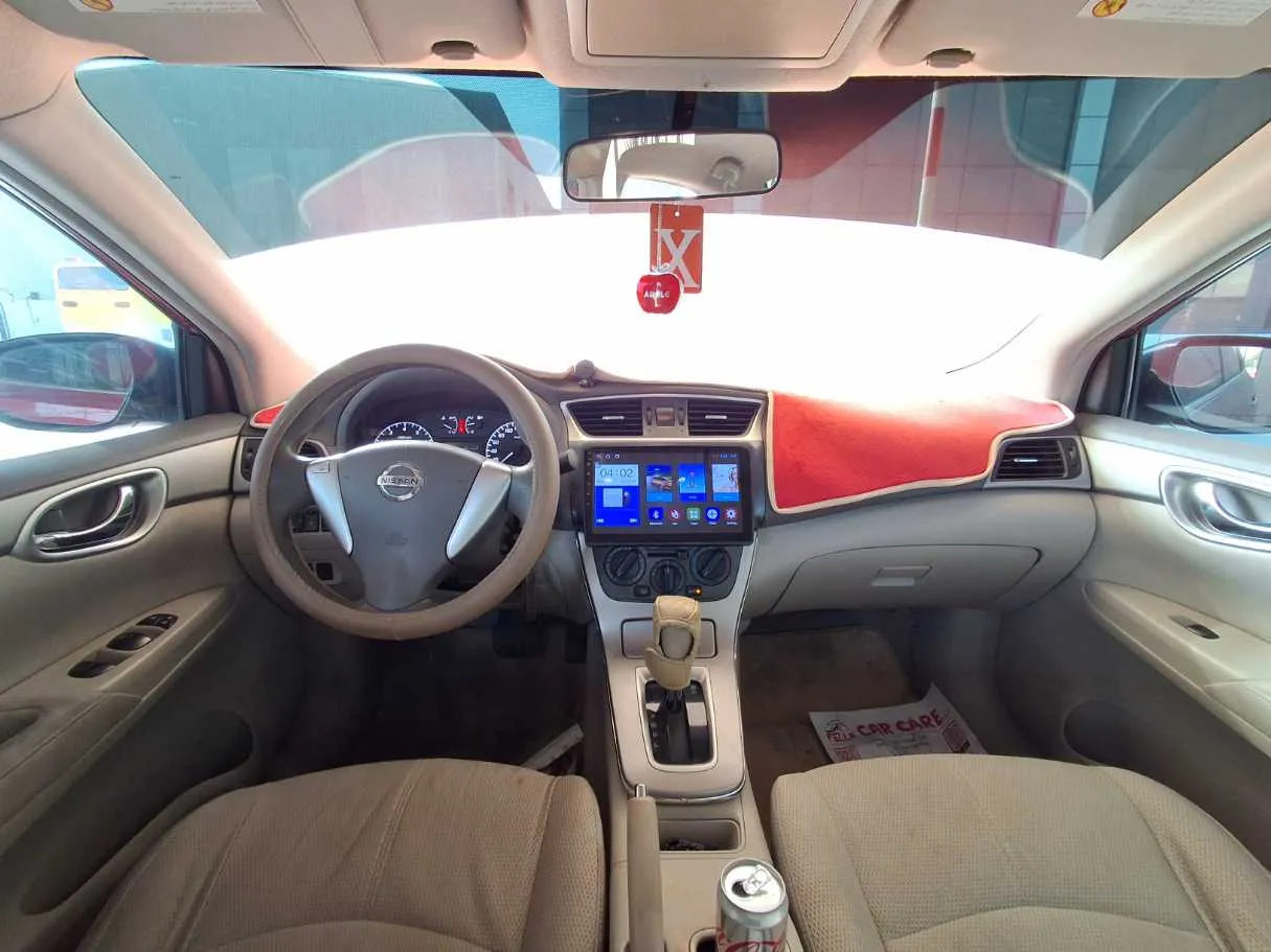 Car image 14