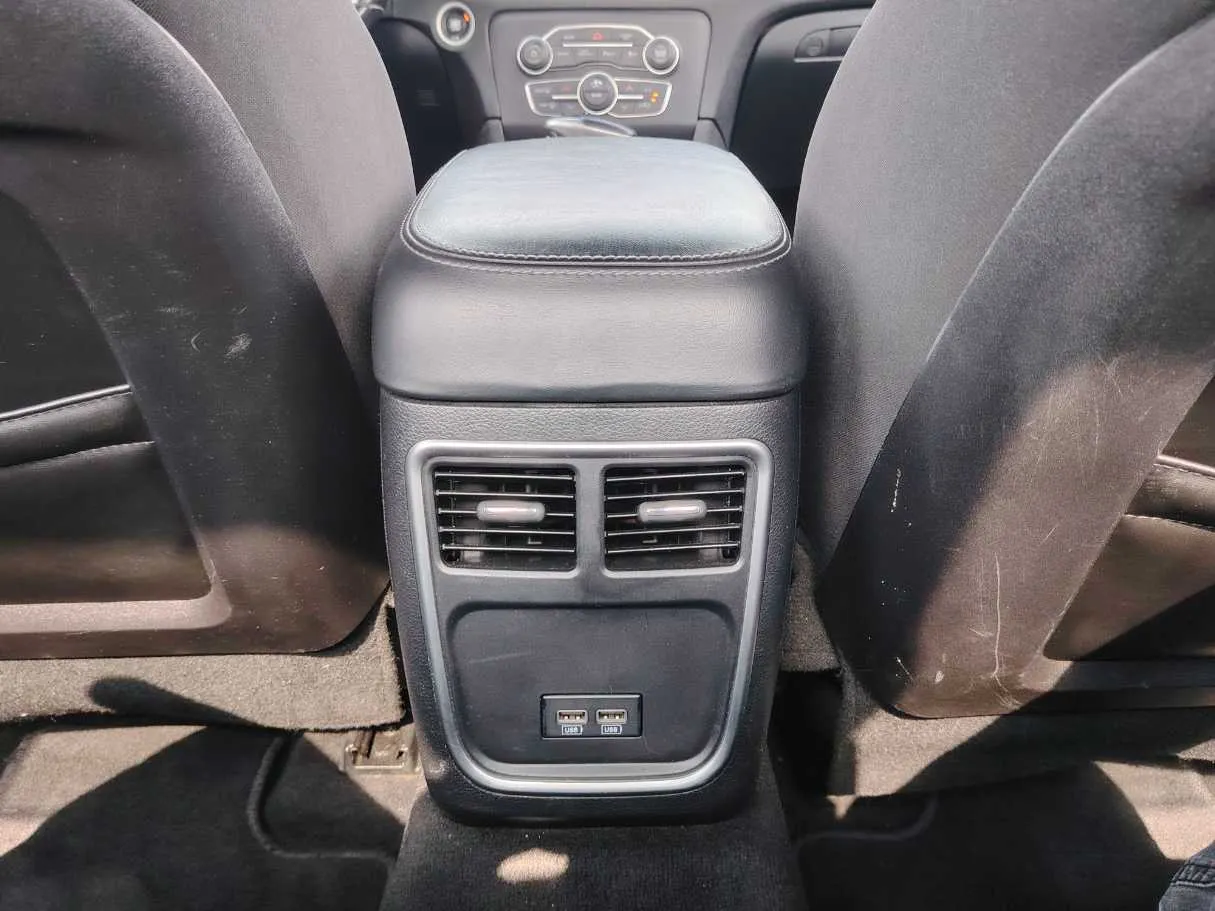 Car image 33