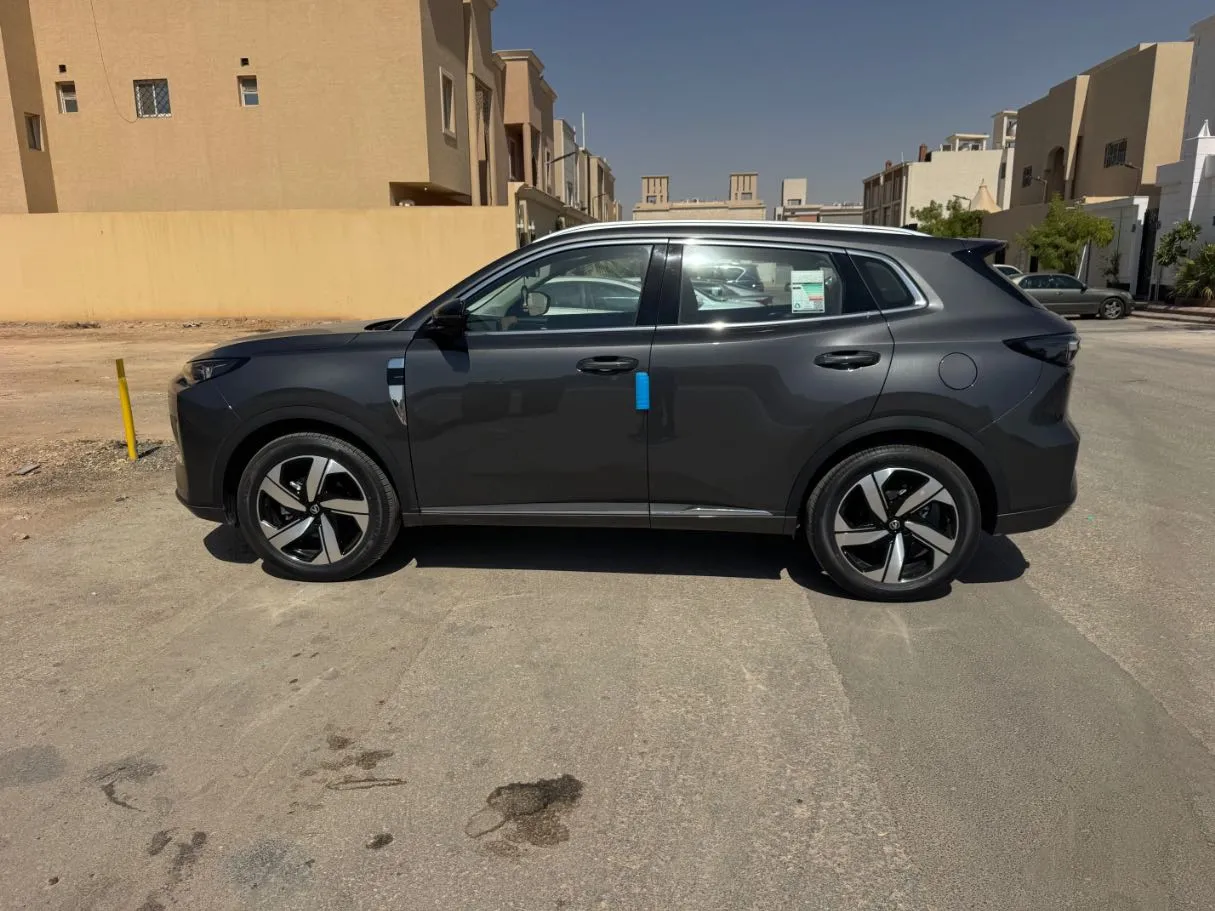 Car image 8
