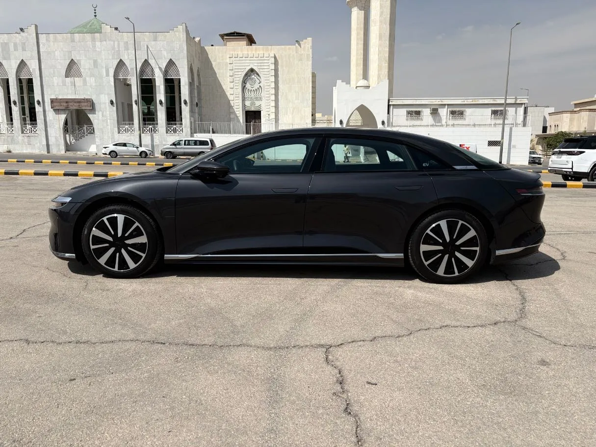 Car image 8