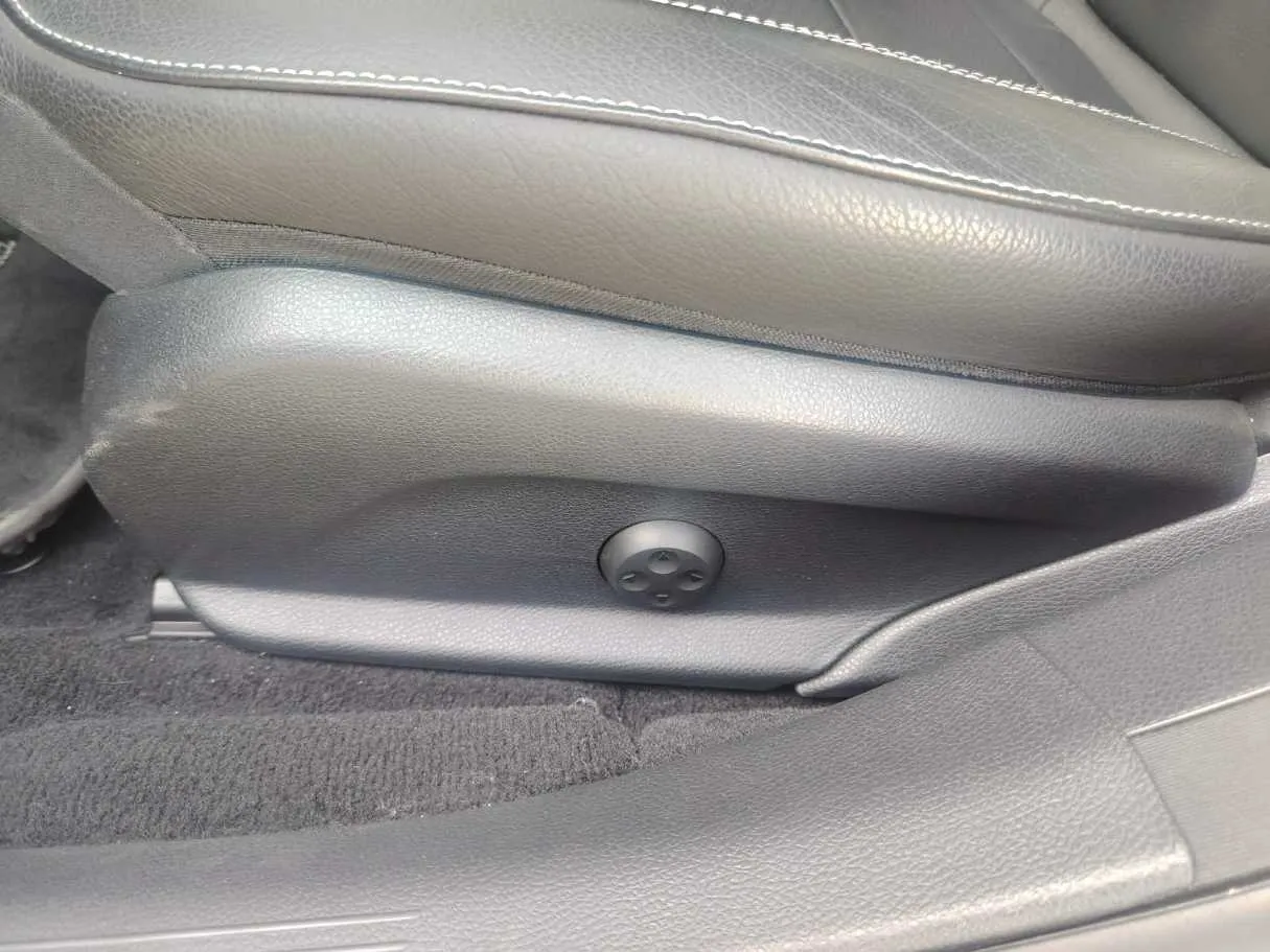 Car image 42