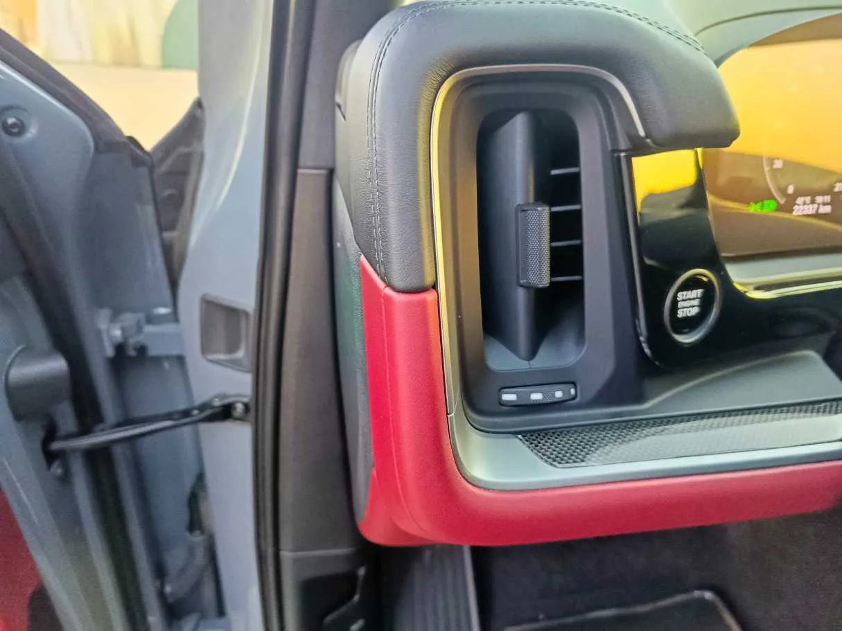 Car image 36
