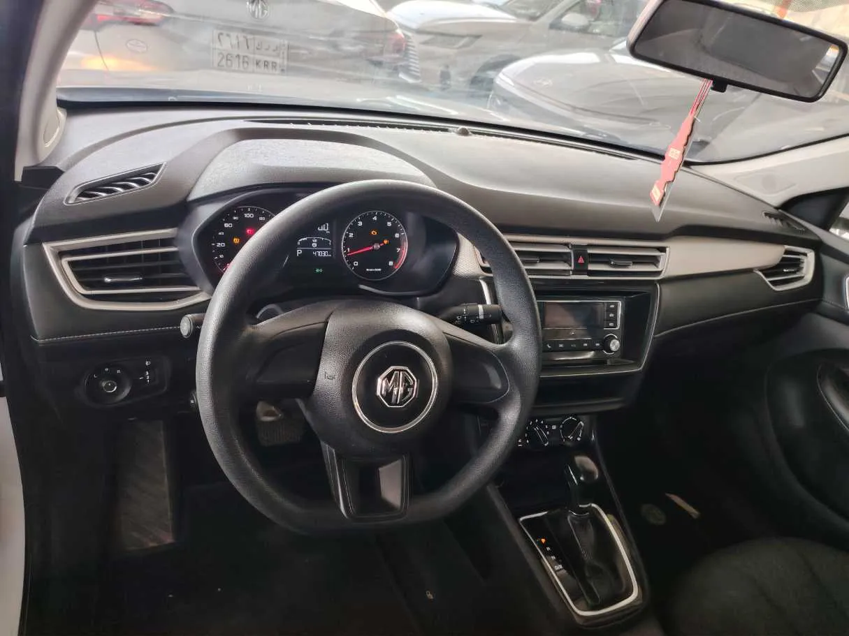Car image 13