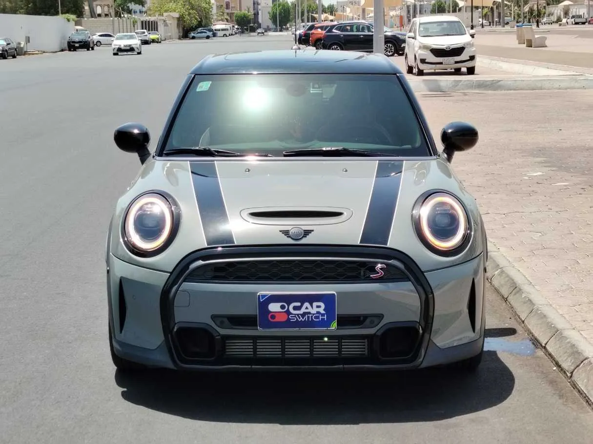 Car image 2