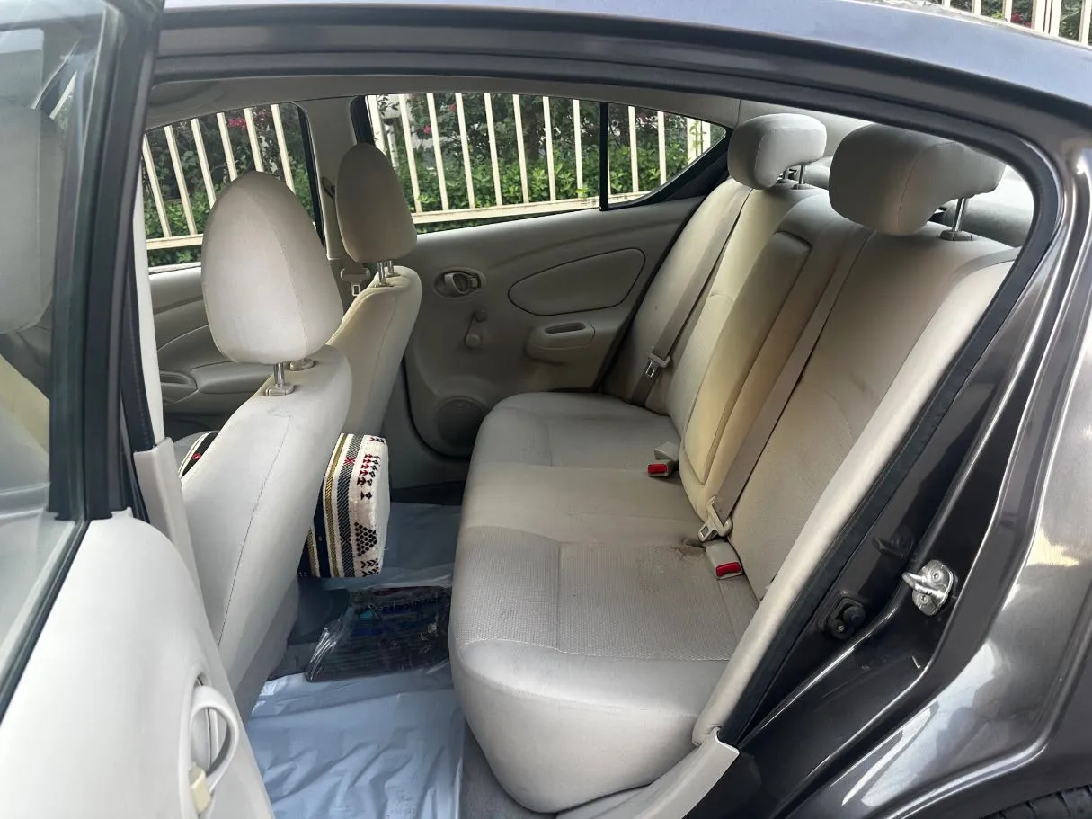 Car image 14