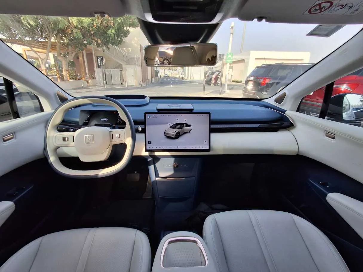 Car image 14