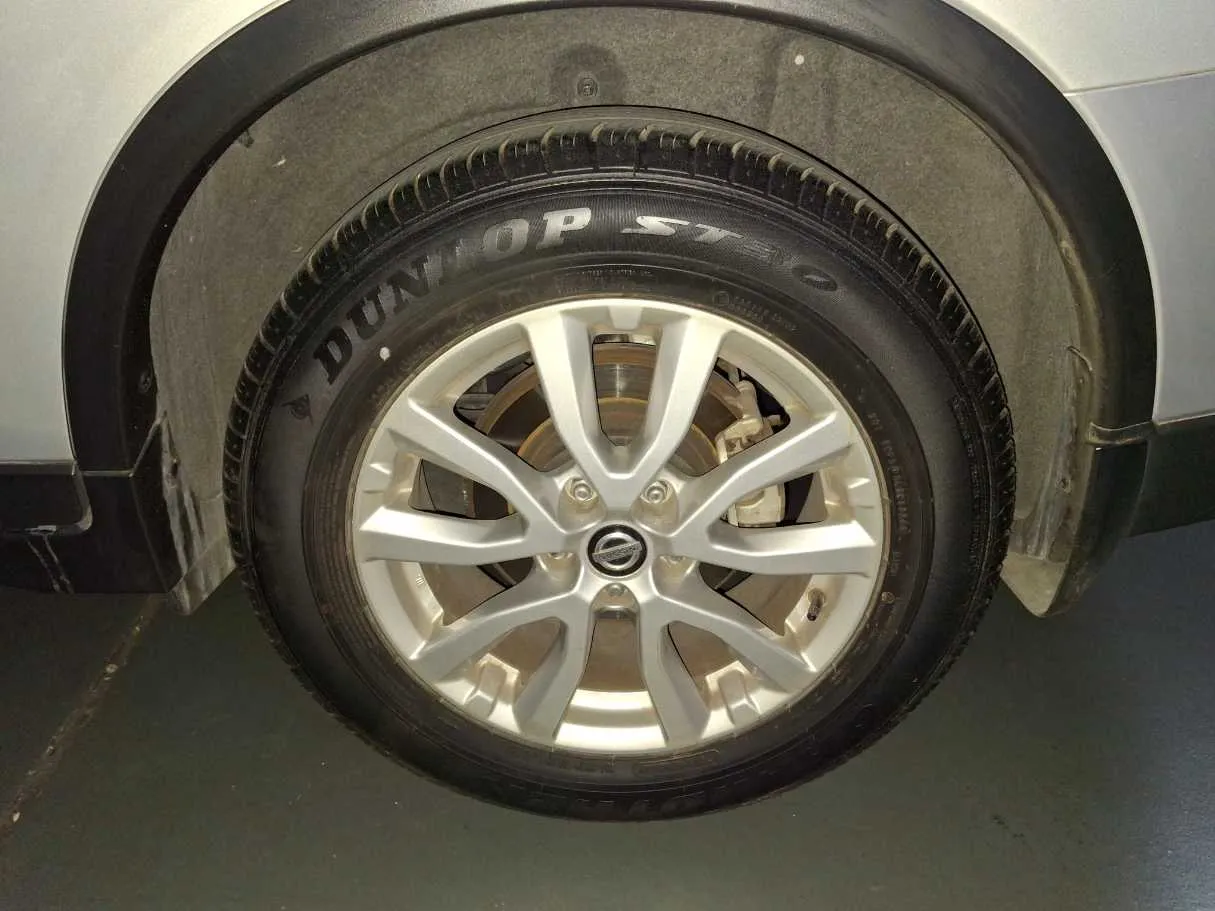Car image 9